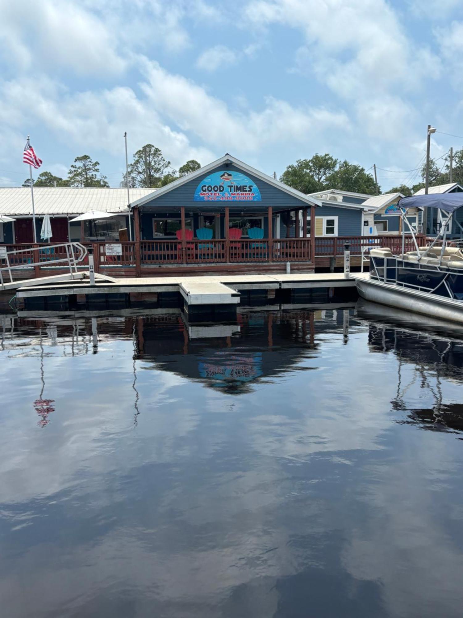 Good Times Motel And Marina Steinhatchee Экстерьер фото