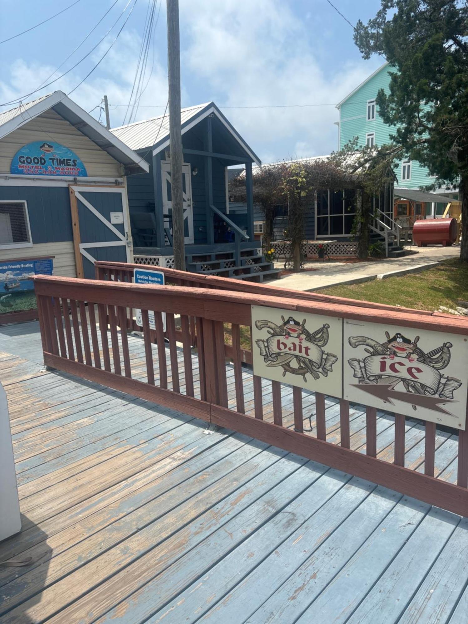 Good Times Motel And Marina Steinhatchee Экстерьер фото